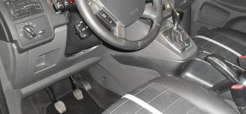 Usado Ford Kuga 140 HP (102 kW) 2010 Branco SUV