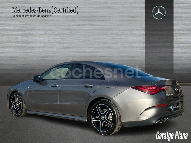 Usado Mercedes CLA200 163 CV (119 kW) 2025 Gris / plata Berlina