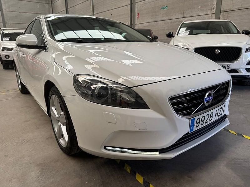 Usado Volvo V40 Momentum 190 CV (139 kW) 2014 Blanco Berlina