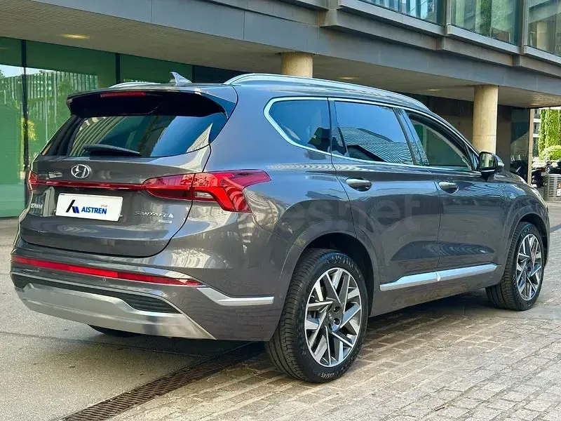 Usado Hyundai Santa Fe Style 202 CV (148 kW) 2022 Gris / plata SUV