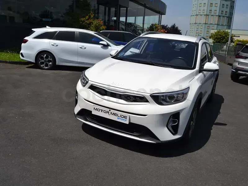 Usado Kia Stonic 100 CV (73 kW) 2022 Blanco SUV