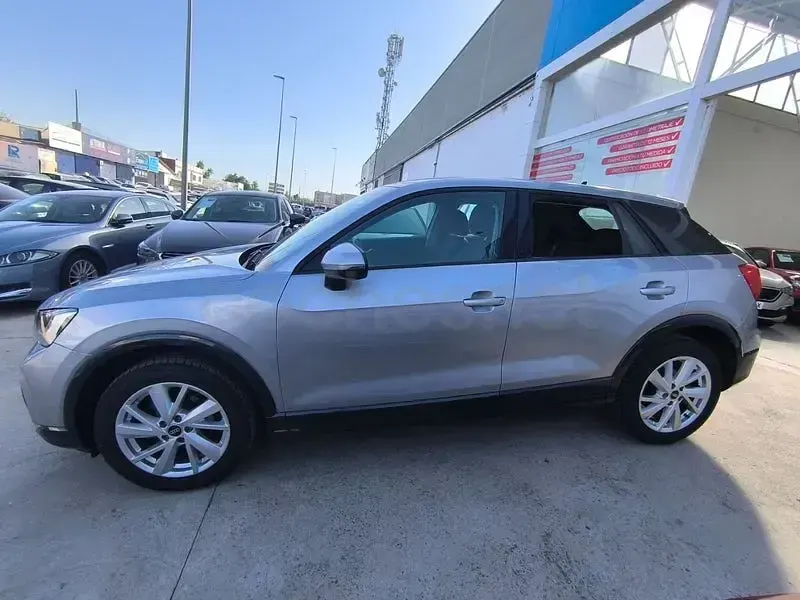 Usado Audi Q2 Advanced Plus 150 CV (110 kW) 2023 Gris / plata SUV