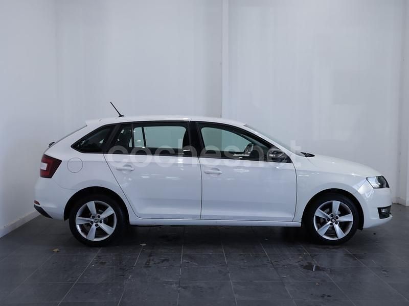 Usado Skoda Rapid Active 95 CV (69 kW) 2018 Blanco Berlina