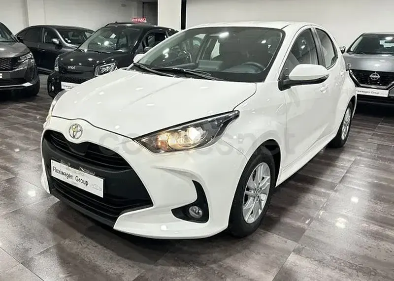 Usado Toyota Yaris Hybrid Business Edition 116 CV (85 kW) 2025 Blanco Berlina