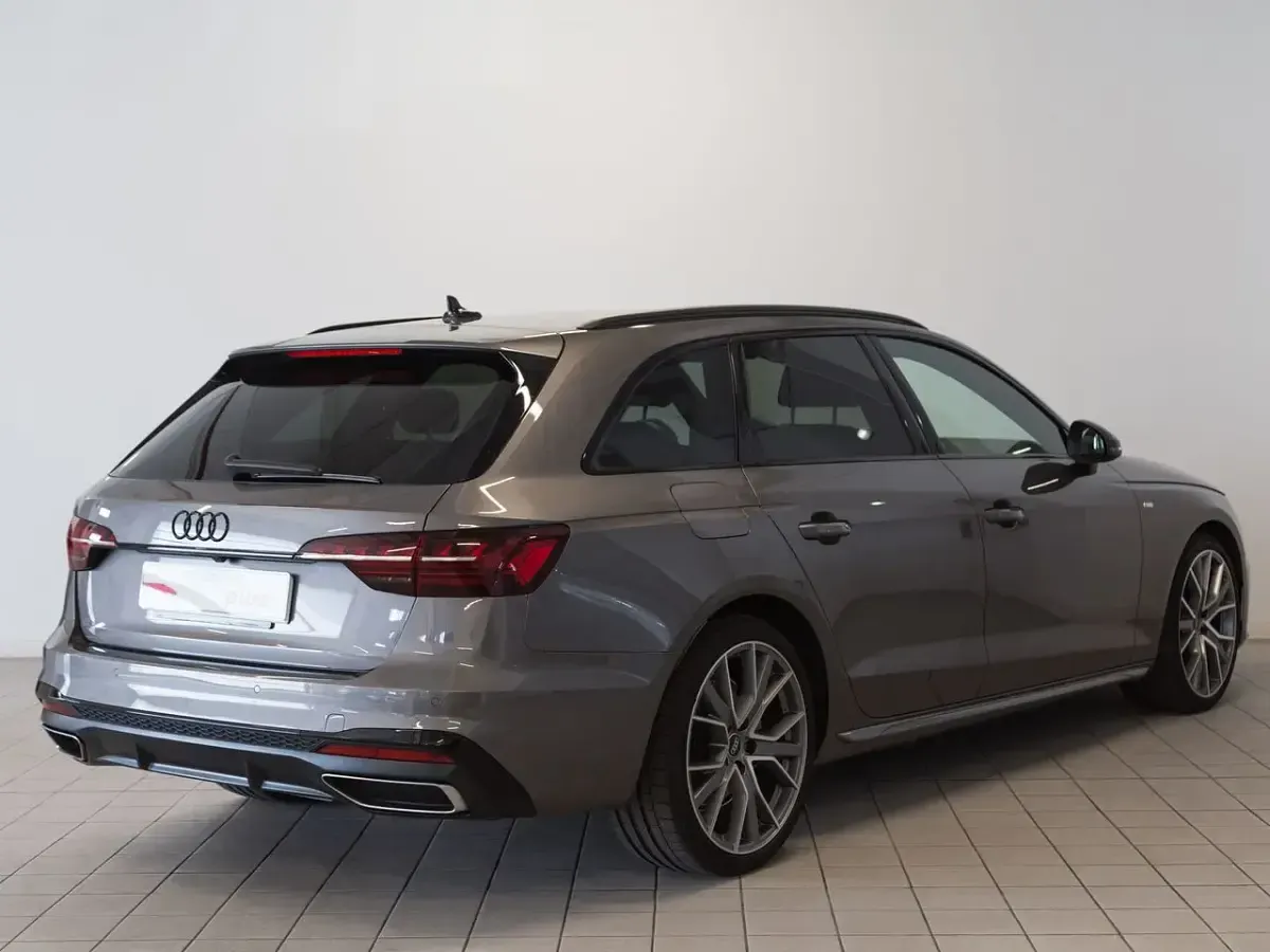Usado Audi A4 163 CV (119 kW) 2022 Gris Familiar