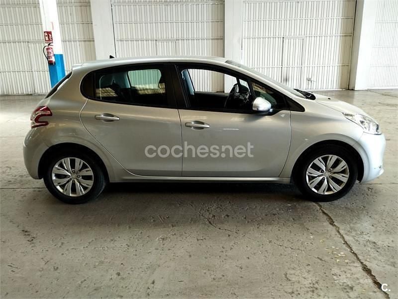 Usado Peugeot 208 Access 82 CV (60 kW) 2015 Gris / plata Utilitario