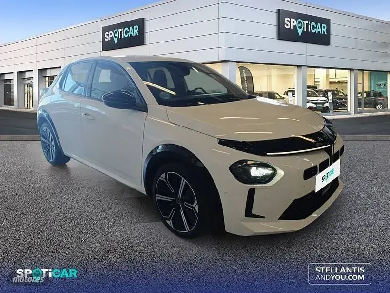 Usado Lancia Ypsilon 100 CV (73 kW) 2025 Blanco Utilitario