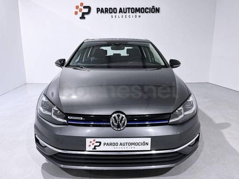 Usado VW Golf VIII Edition 130 HP (95 kW) 2020 Cinzento Sedan