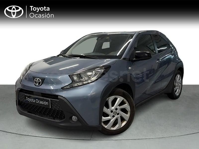 Usado Toyota Aygo X Play 72 CV (52 kW) 2024 Gris / plata SUV