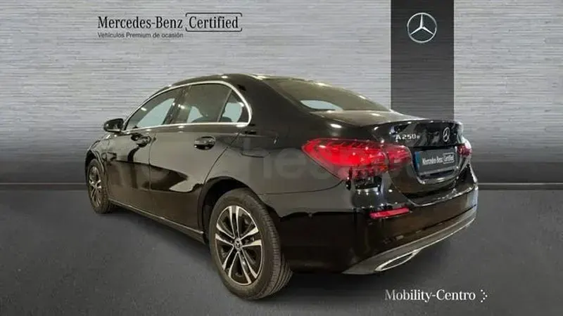 Usado Mercedes A250 218 CV (160 kW) 2024 Negro noche Berlina