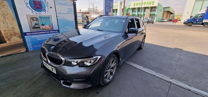 Gris Usado 2022 BMW 318 Familiar | 21.700 € (Buen precio) - Imagen 1/4
