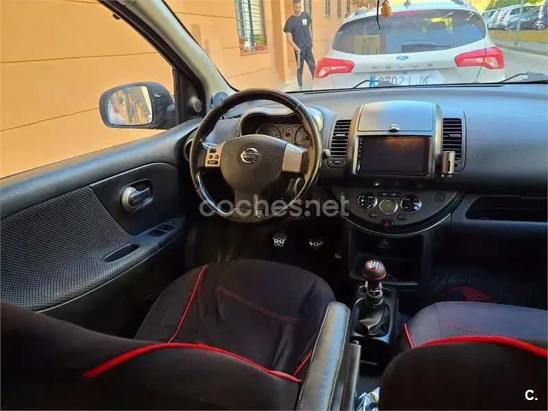 Begagnad Nissan Note Tekna 86 HK (63 kW) 2007 Röd Halvkombi