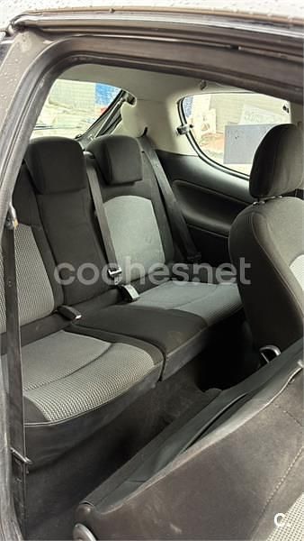 Usado Peugeot 206 70 CV (51 kW) 2002 Gris / plata Berlina