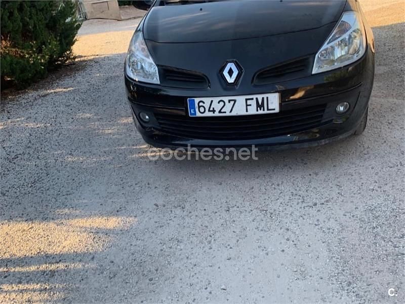 Negro Usado 2007 Renault Clio II Dynamique Berlina | 3000 € (Precio justo) - Imagen 1/4