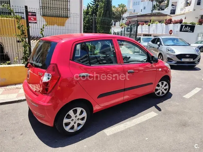 Usado Hyundai i10 Classic 69 CV (50 kW) 2013 Rojo Utilitario