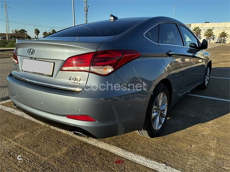 Usado Hyundai i40 115 CV (84 kW) 2017 Azul Berlina
