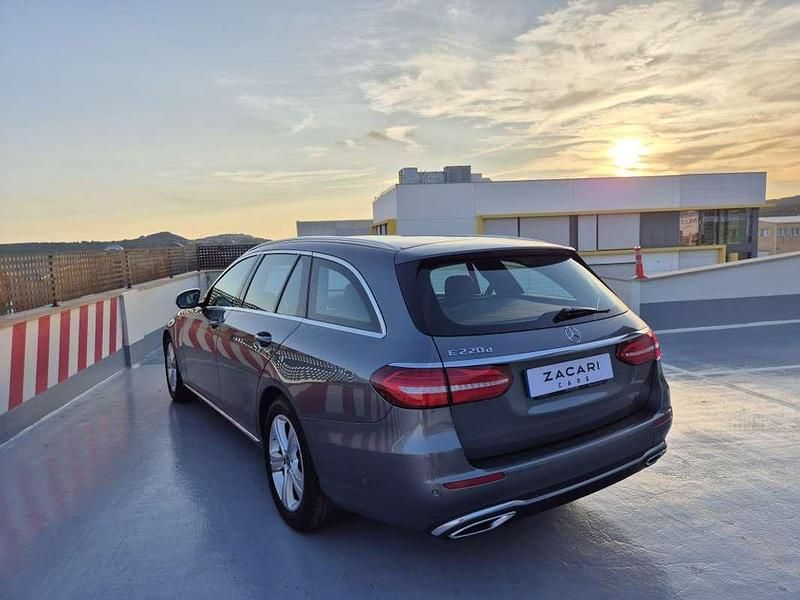 Usado Mercedes E220 194 CV (142 kW) 2017 Gris Familiar