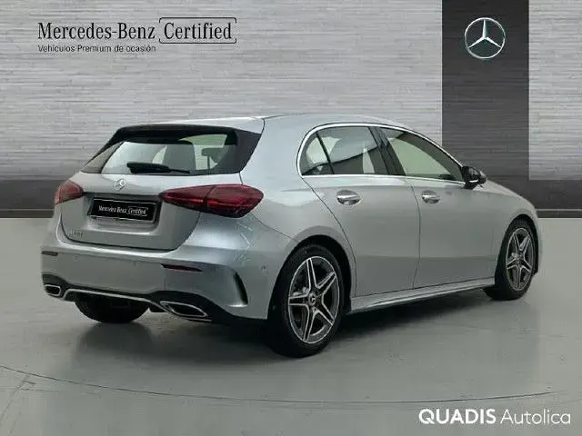Usado Mercedes A180 136 CV (100 kW) 2026 Plata hightech