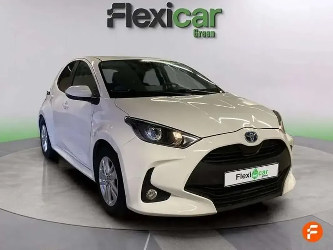 Używany Toyota Yaris Hybrid Business Edition 116 KM (85 kW) 2022 Biały Hatchback