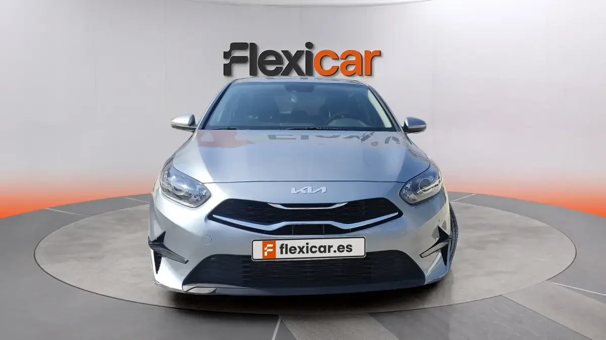 Usado Kia Ceed 136 CV (100 kW) 2023 Gris Utilitario