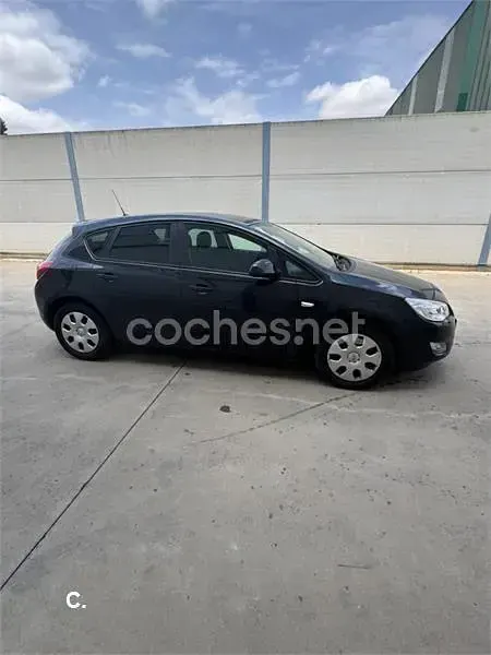 Usado Opel Astra Excellence 110 CV (80 kW) 2011 Negro Berlina
