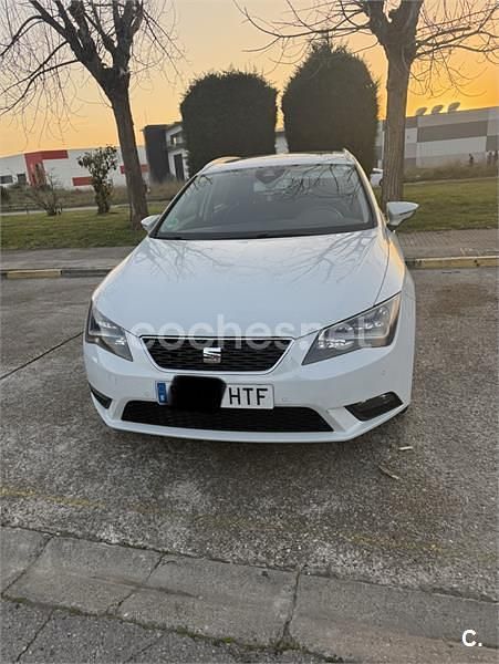 Usado Seat Leon ST Style 140 CV (102 kW) 2013 Blanco Familiar
