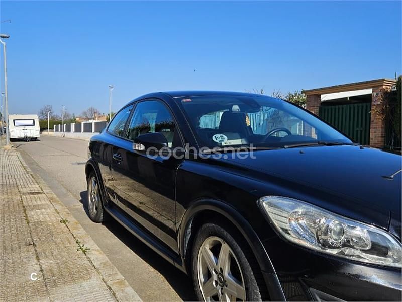 Usado Volvo C30 Summum 109 CV (80 kW) 2010 Negro Utilitario