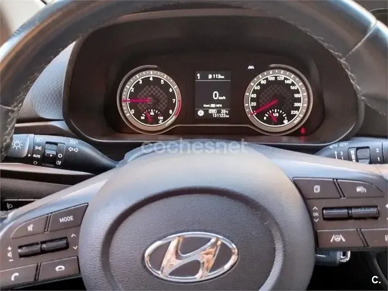 Usado Hyundai i20 100 CV (73 kW) 2021 Blanco Utilitario
