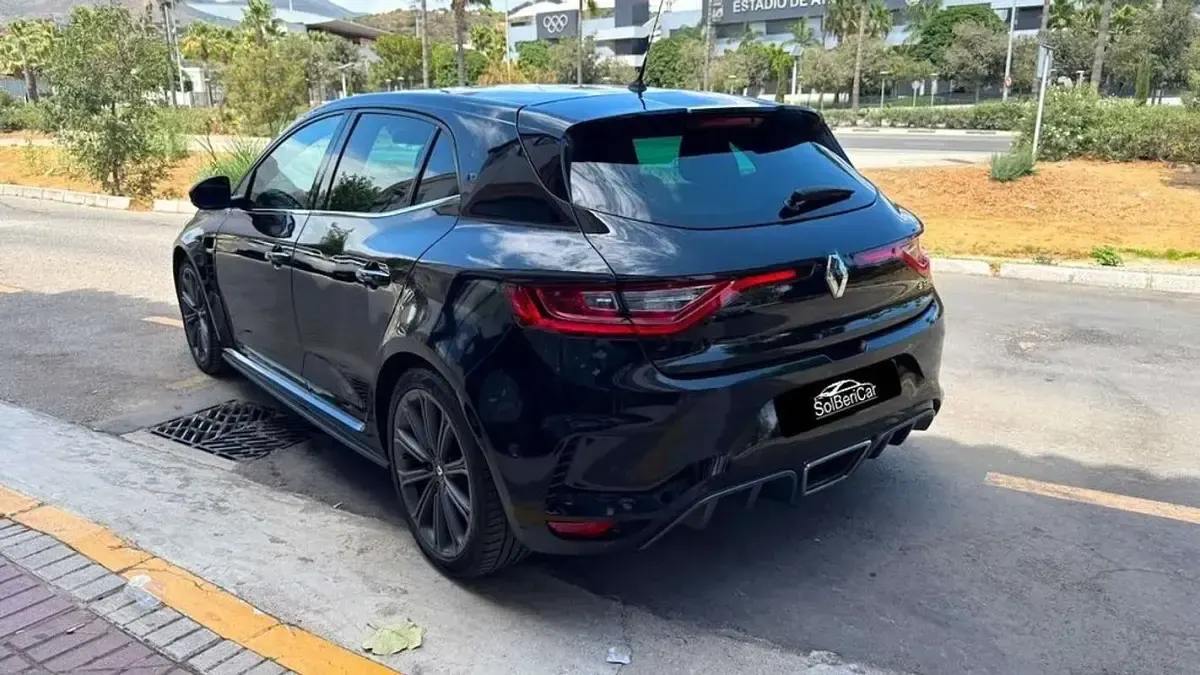Usado Renault Mégane IV Trophy 300 CV (220 kW) 2020 Negro Utilitario