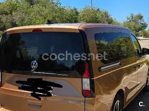 Usado VW Caddy Maxi 114 CV (83 kW) 2023 Beige Monovolumen