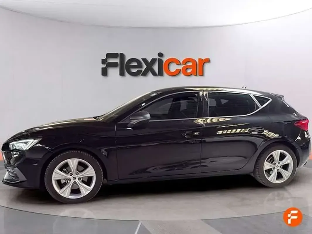 Usado Seat Leon FR 116 CV (85 kW) 2025 Negro Familiar