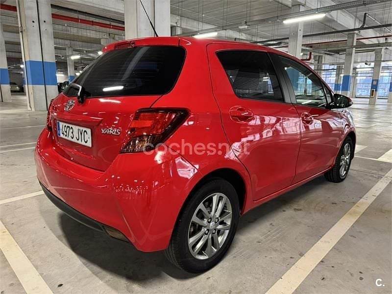 Usado Toyota Yaris City 69 CV (50 kW) 2017 Rojo Berlina