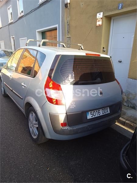 Gris / plata Usado 2005 Renault Mégane II Dynamique Berlina | 1800 € (Buen precio) - Imagen 1/4