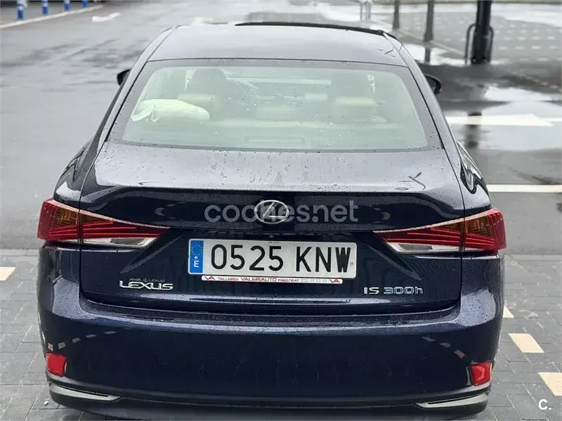 Usado Lexus IS300h Executive Line 223 CV (164 kW) 2018 Azul Berlina