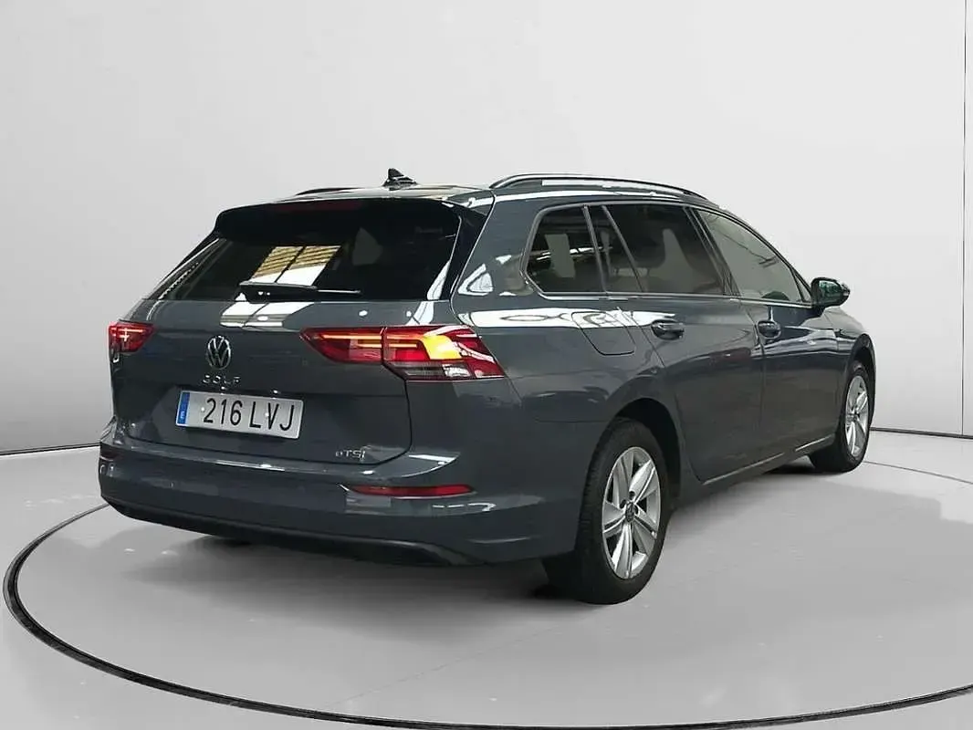Usado VW Golf VIII Life 110 CV (80 kW) 2021 Gris Familiar