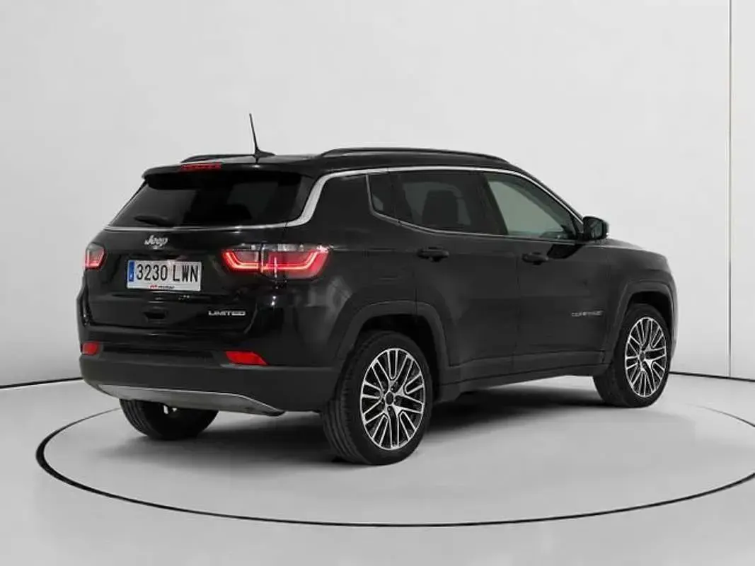 Usado Jeep Compass Limited 131 CV (96 kW) 2022 Negro SUV