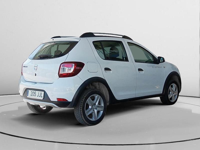 Usado Dacia Sandero Stepway 90 CV (66 kW) 2015 Blanco Berlina