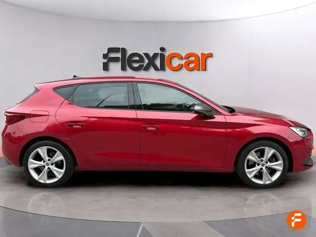 Usado Seat Leon ST FR 150 CV (110 kW) 2022 Rojo Familiar
