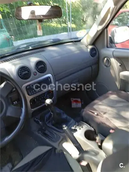 Usado Jeep Cherokee Sport 163 CV (119 kW) 2006 Verde SUV