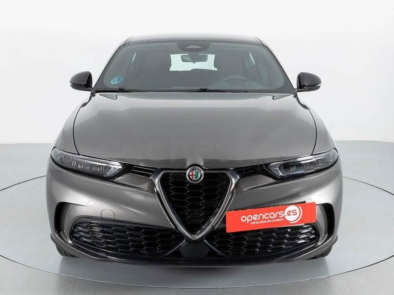 Usado Alfa Romeo Tonale Super 130 CV (95 kW) 2023 Gris / plata SUV