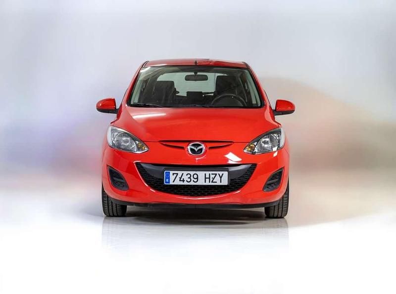 Käytetty Mazda 2 Style 75 HP (55 kW) 2014 Punainen Viistoperä