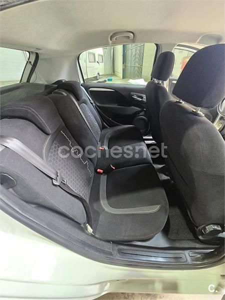 Usado Fiat Punto Pop 75 CV (55 kW) 2015 Blanco Utilitario