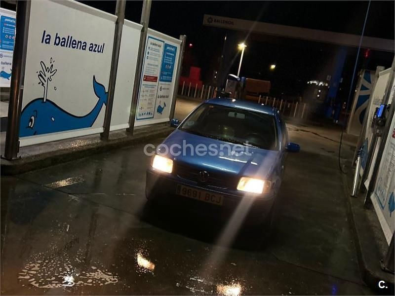 Używany VW Polo Highline 75 KM (55 kW) 2001 Niebieski Sedan/Limuzyna