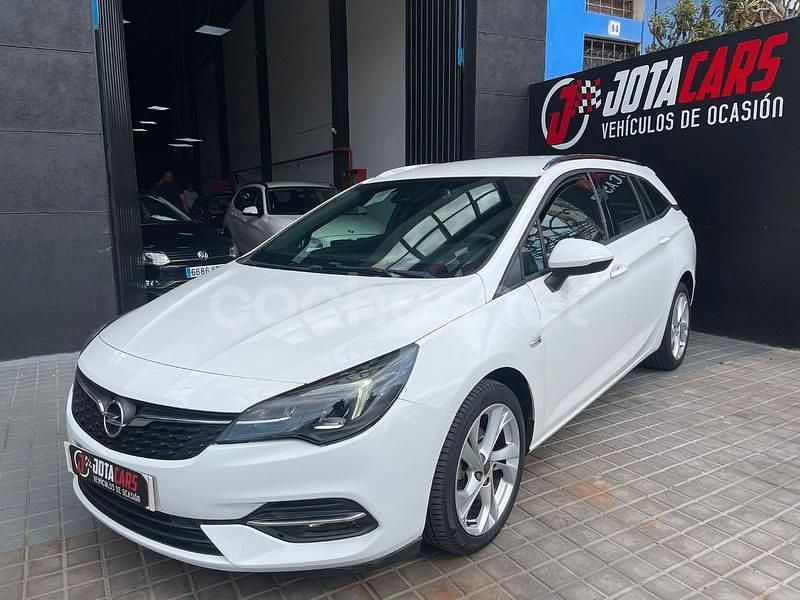 Usado Opel Astra Edition 105 CV (77 kW) 2021 Blanco Familiar
