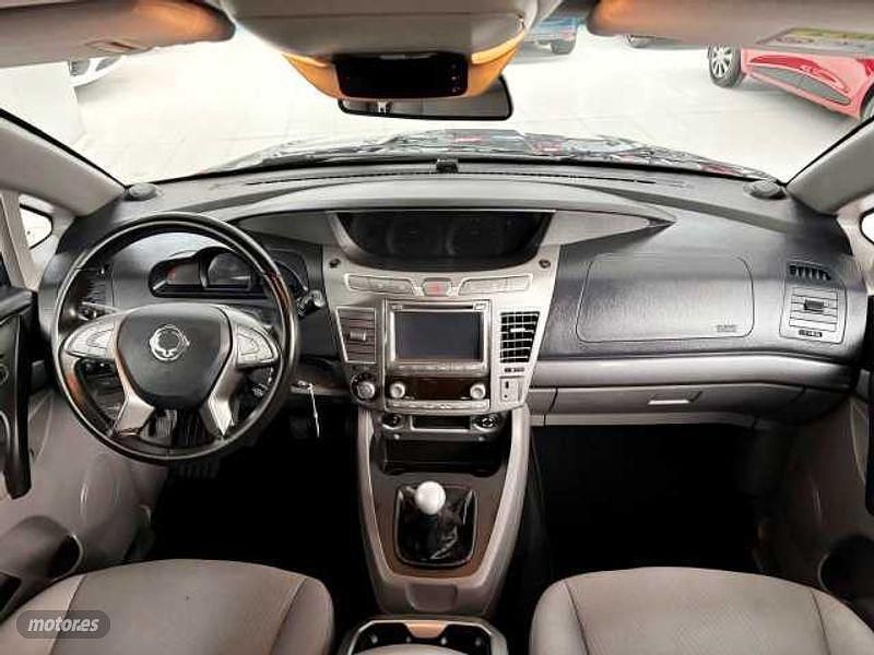 Usado Ssangyong (KGM) Rodius 155 CV (114 kW) 2016 Gris Monovolumen