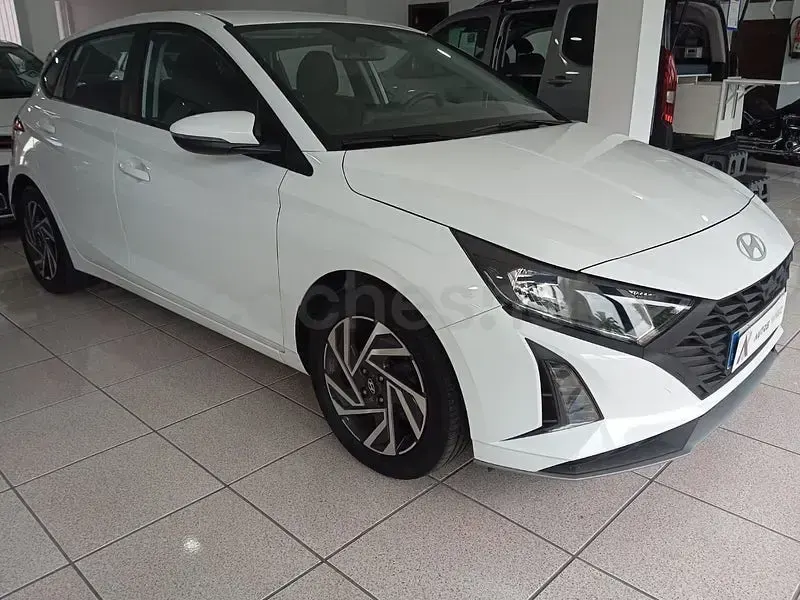 Usado Hyundai i20 100 CV (73 kW) 2024 Blanco Utilitario
