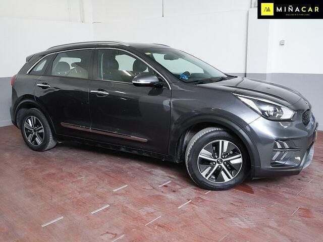 Usado Kia Niro 141 CV (103 kW) 2021 Gris / plata SUV