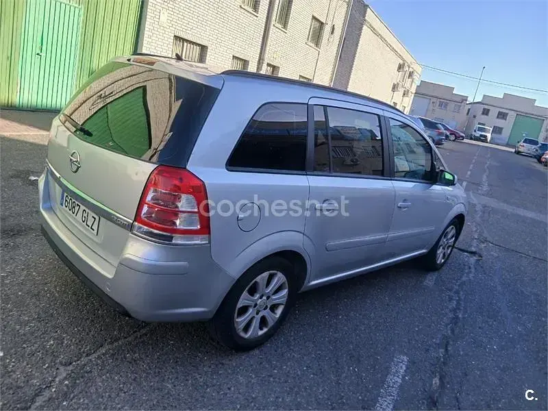 Usado Opel Zafira Family 110 CV (80 kW) 2010 Gris / plata Monovolumen