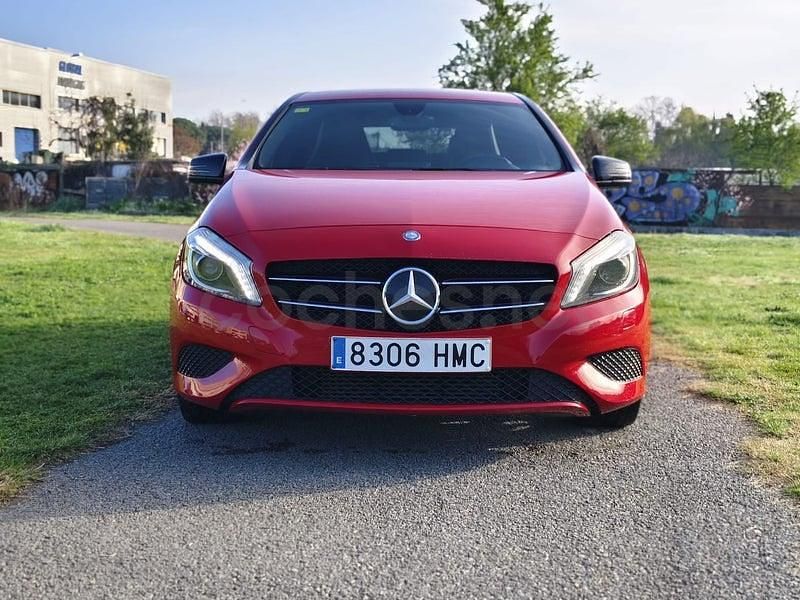 Usado Mercedes A180 109 CV (80 kW) 2012 Rojo Monovolumen