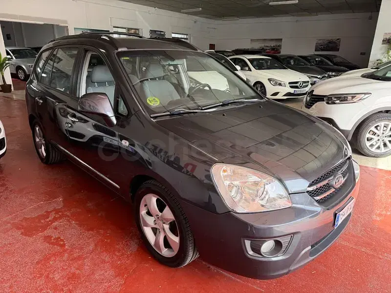 Usado Kia Carens Active 140 CV (102 kW) 2008 Negro Monovolumen
